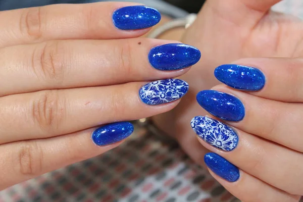 Manicure kolor niebieski — Zdjęcie stockowe