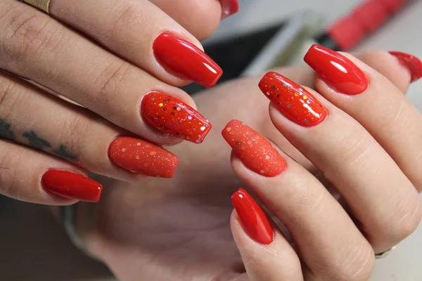 Jeugd manicure ontwerp rode kleur — Stockfoto