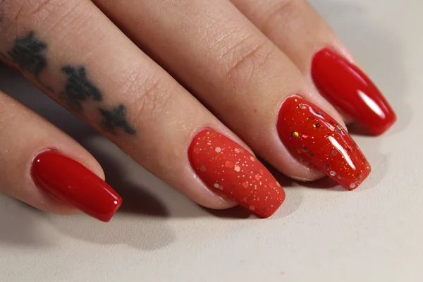 Hermosas uñas rojas —  Fotos de Stock