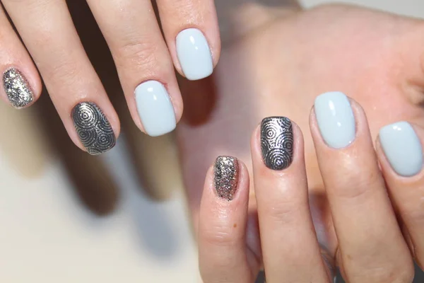 Offerte ontwerp manicure voor lange nagels — Stockfoto