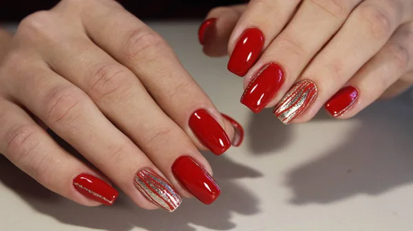 Nail dessins couleurs rouges — Photo