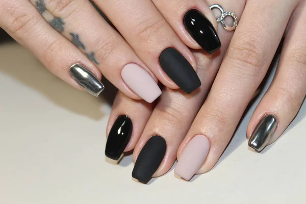 Manicura - Foto de tratamiento de belleza de la mujer bien cuidado — Foto de Stock