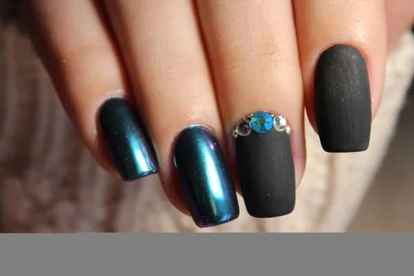 Gemanicuurde nagels Nagel Poolse kunst design. — Stockfoto