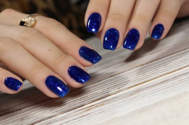 Mükemmel manikür ve doğal tırnak.