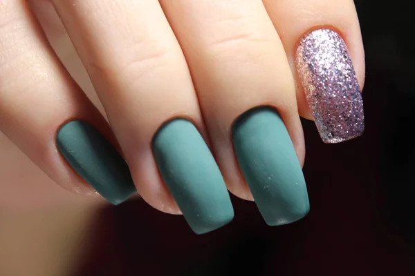 Het ontwerp van de manicure is groen — Stockfoto