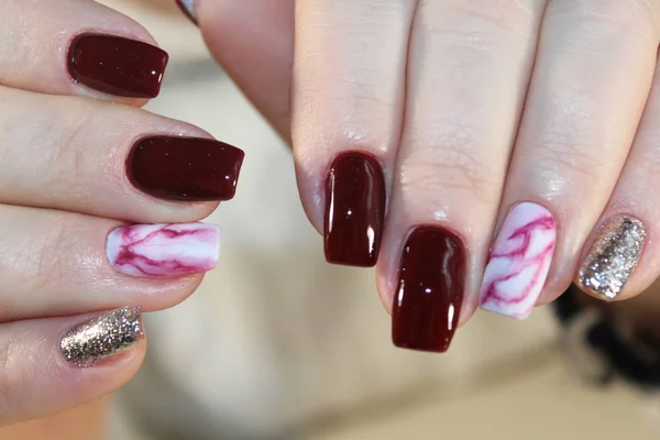 De schoonheid van de natuurlijke nagels. — Stockfoto