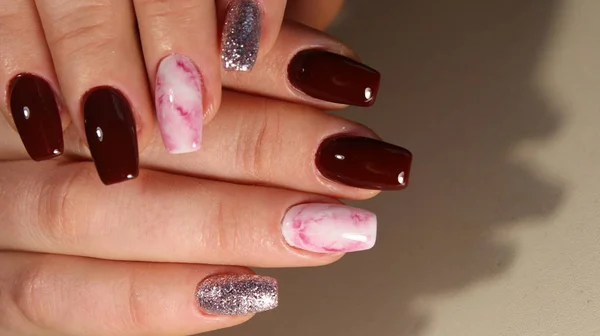 Awesome naglar och vackra rena manikyr. — Stockfoto