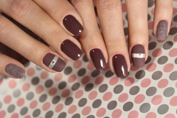 Idealny manicure i naturalne paznokcie. — Zdjęcie stockowe