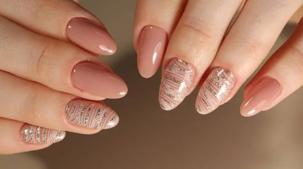 Manicure paznokcie różowy — Zdjęcie stockowe