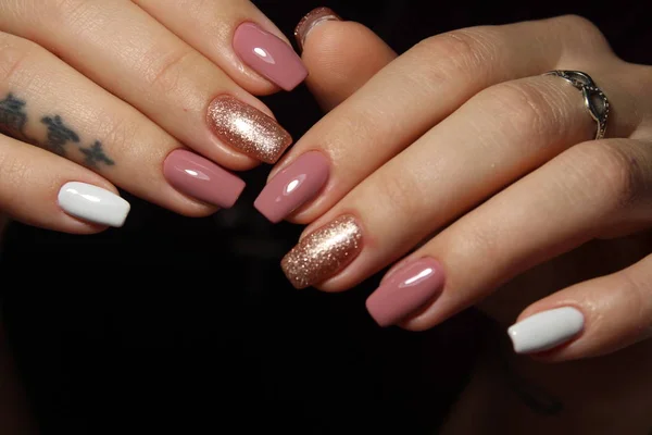 Heldere, kleurrijke design van manicure — Stockfoto