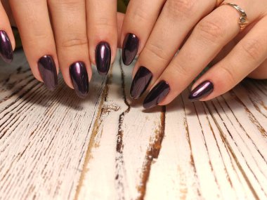 Gençlik tasarım, güzel eller seksi manikür ile manikür.