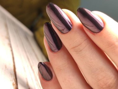 Eller dikkat. Pastel Çivilerle Tasarım Eli