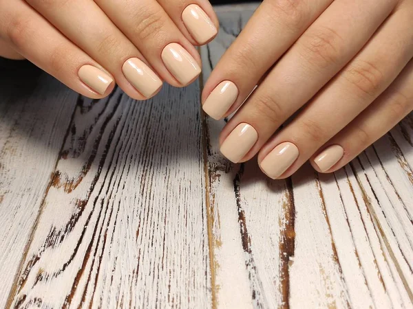 Schöne Frauenhände. schöne Hand mit perfektem Nagel — Stockfoto