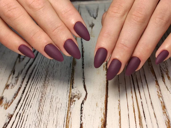 Schöne Frauenhände. schöne Hand mit perfektem Nagel — Stockfoto