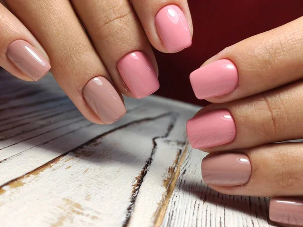 Schöne Frauenhände. schöne Hand mit perfektem Nagel — Stockfoto