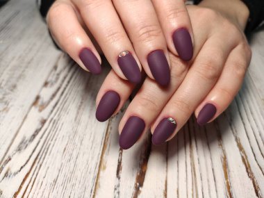 Manikürlü tırnaklar tırnak cilası sanat tasarım. En iyi