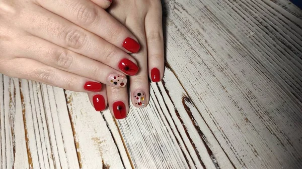 Glamorous luxurious crocodile manicure. Design glamorous nails — Stock Photo, Image