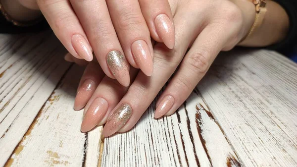 Manicure de crocodilo luxuoso glamouroso. Design de unhas glamourosas — Fotografia de Stock