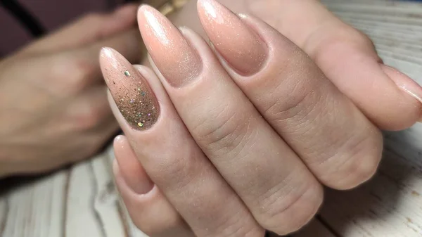 Glamoureuze luxe krokodillenmanicure. Ontwerp glamoureuze nagels — Stockfoto