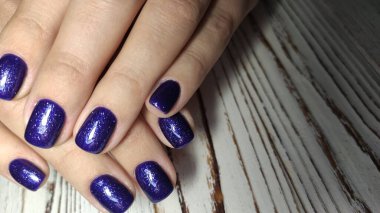 Eller dikkat. Pastel Çivilerle Tasarım Eli