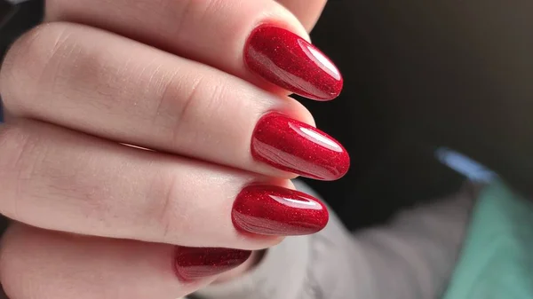Beautiful gel lacquer manicure on a textured trendy background — Stock Photo, Image