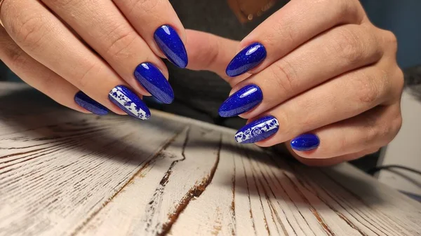 Piękny żel manicure lakier na teksturowanej tło modny — Zdjęcie stockowe