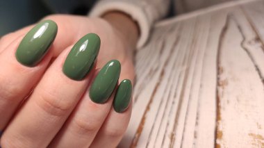 Gençlik tasarım, güzel eller seksi manikür ile manikür.