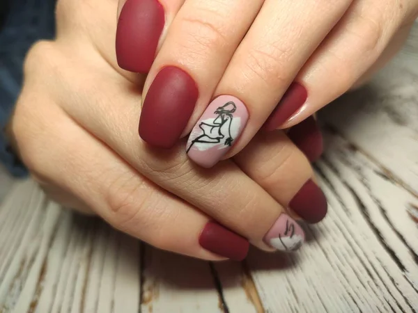 La bellezza delle unghie naturali. Perfetta manicure pulita — Foto Stock