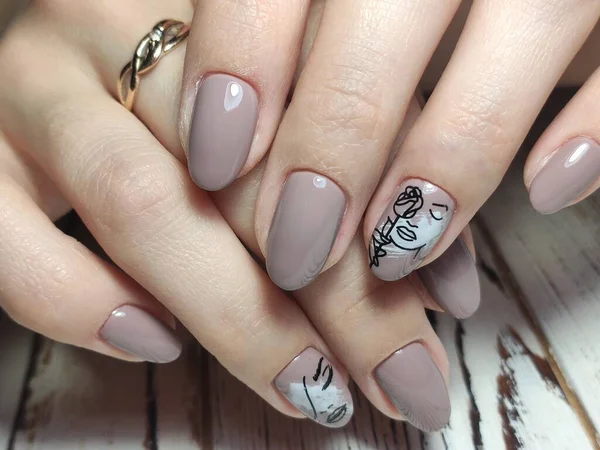 Youth manicure design, beautiful female hands with sexy manicure. — Stock Photo, Image