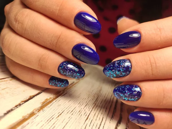 Stijlvol ontwerp van manicure op lange nagels — Stockfoto