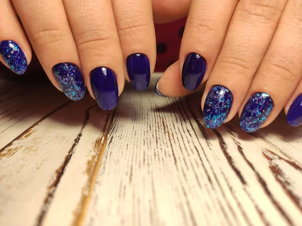 Stijlvol ontwerp van manicure op lange nagels — Stockfoto