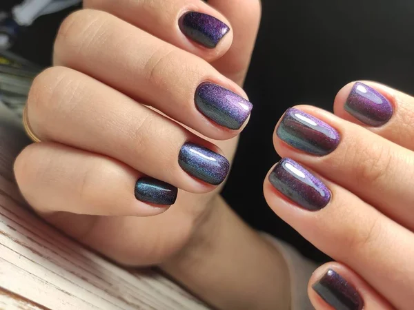 Youth manicure design, beautiful female hands with sexy manicure. — Stock Photo, Image