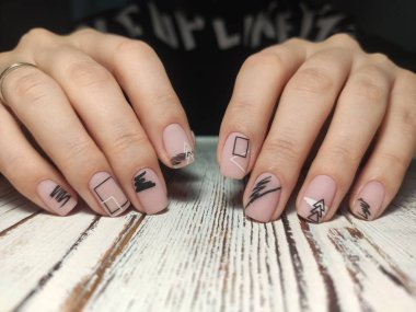 Manikür tasarımı, seksi manikürlü güzel eller..