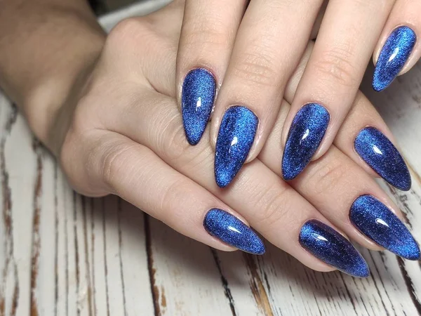 Piękny żel manicure lakier na teksturowanej tło modny — Zdjęcie stockowe