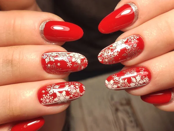 Autumn manicure. Beautyful nails design with autumn leaves.
