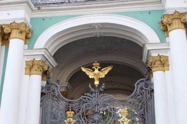 Güzel mimarisi ile Saint Petersburg kentinde Bina