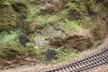 Minyatür bir trendeki minyatür tren istasyonu.