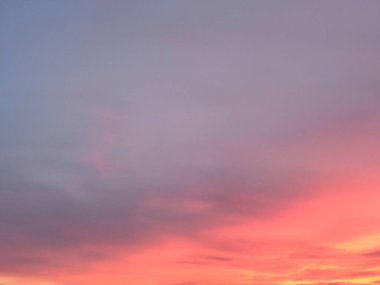 Güzel manzara. Güneşli gün batımı Gökyüzü