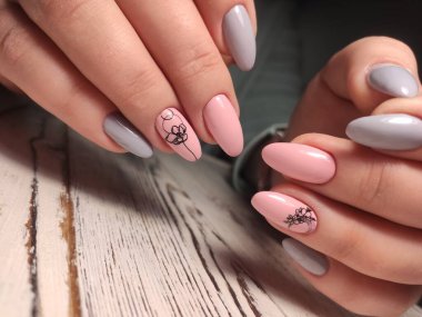 Manikür manikürü çok güzel bir dokuda.