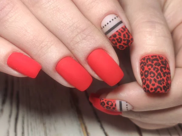 Foto Cerca Unas Hermosas Manos Femeninas Con Elegantes Anillos Manicura — Foto de Stock