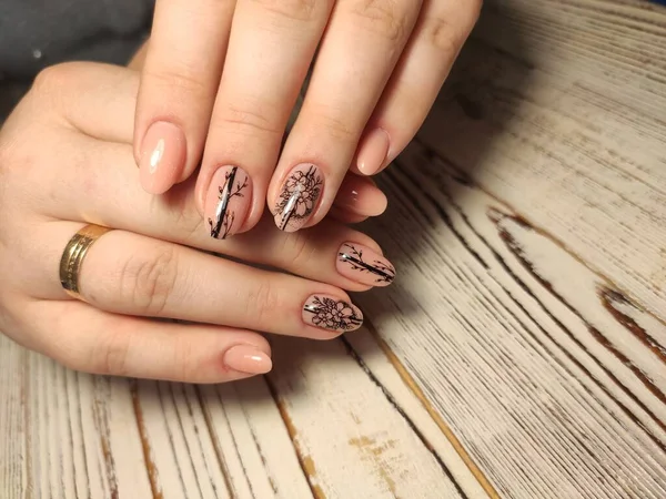 Mooie Manicure Van Nagels Achtergrond Van Een Modieuze Textuur — Stockfoto