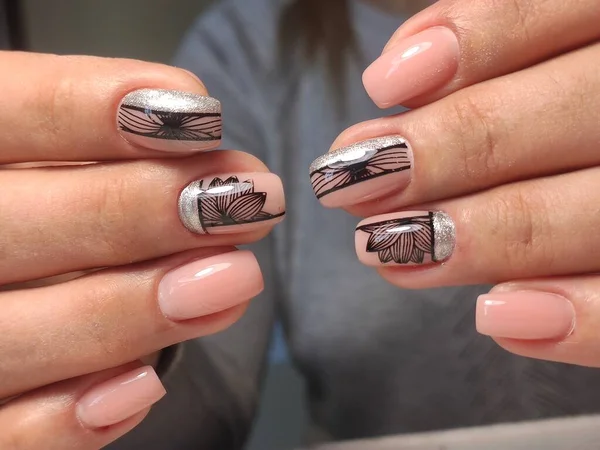 Unas Uñas Naturales Increíbles Las Manos Las Mujeres Con Manicura — Foto de Stock