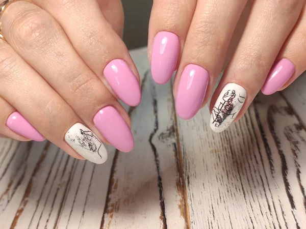 Unhas Naturais Incríveis Mãos Mulher Com Manicura Limpa Gel Polonês — Fotografia de Stock