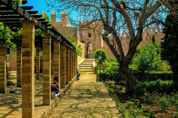 Vista de los jardines andaluces en la Kasbah de los Udayas antigua fortaleza en Rabat en Marruecos — Foto de Stock