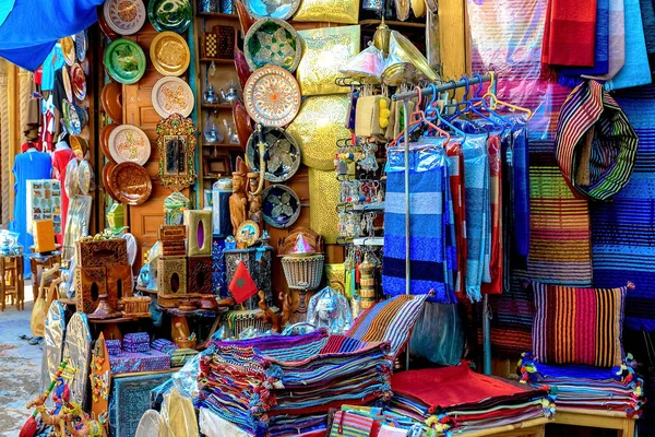 Wschodni rynek, bazar, ze sklepami z pamiątkami. Widok na wiatr — Zdjęcie stockowe