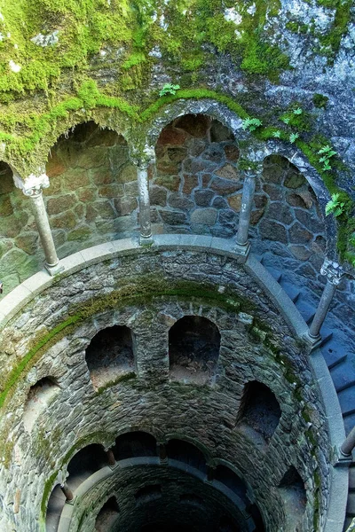 Uma Bela Imagem Parede Uma Torre Com Janelas Escadas Dentro — Fotografia de Stock