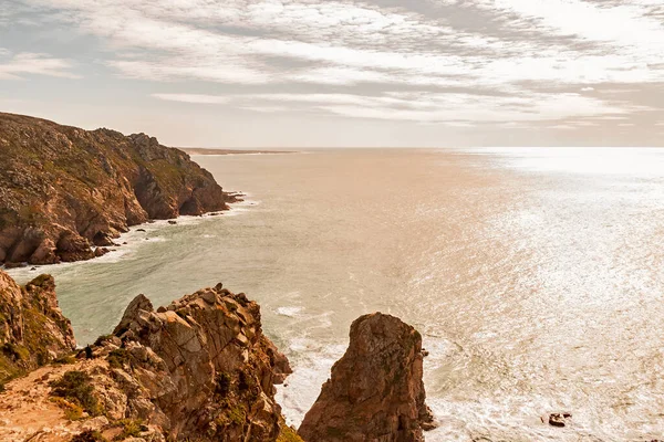 美しい海の景色 岩の岬から大西洋の眺め シントラ 岩の岬 リズボン ポルトガル — ストック写真