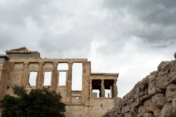 Temple Erechtheion Famous Porch Caryatids Instead Columns Background Cloudy Sky — Stock Photo, Image