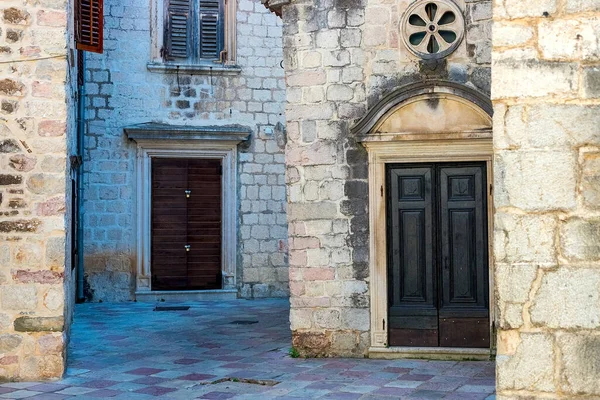 Úzká Ulice Autentického Starého Města Kotor Černá Hora Vidíme Staré — Stock fotografie