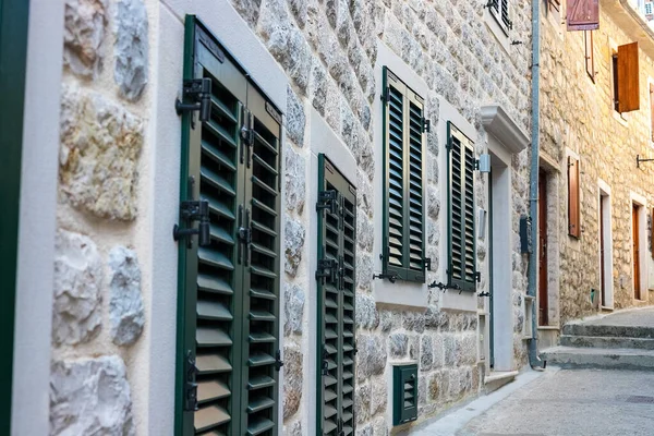 Calle Sinuosa Del Auténtico Casco Antiguo Herceg Novi Montenegro Vemos —  Fotos de Stock